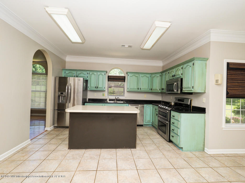 650 Oakley Road Senatobia, MS 38668 - Photo 14 of 57 5 burner gas stove