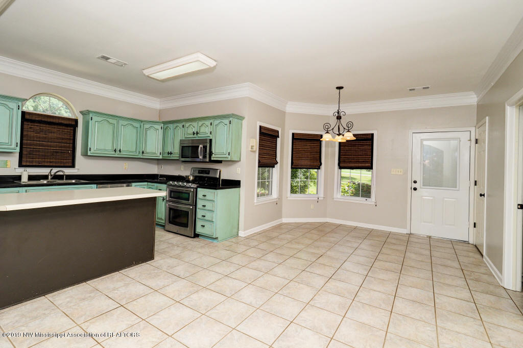 650 Oakley Road Senatobia, MS 38668 - Photo 15 of 57 19 cabinets
