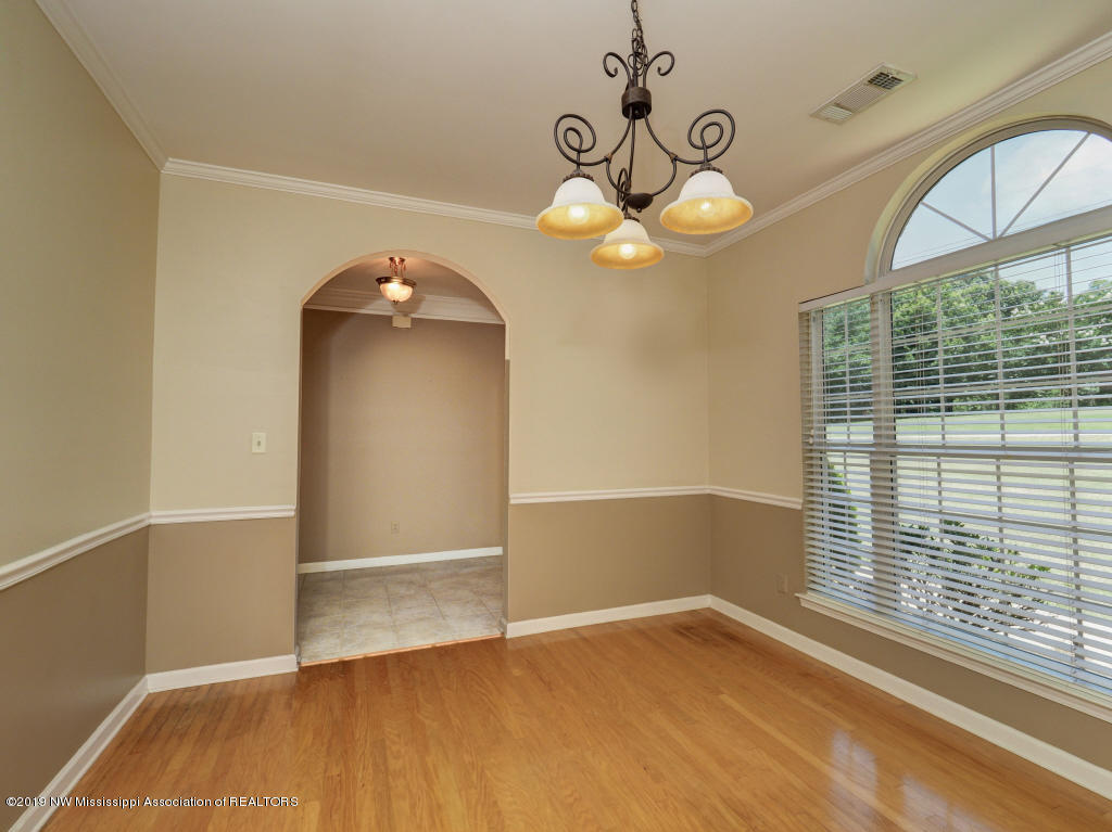 650 Oakley Road Senatobia, MS 38668 - Photo 20 of 57 Formal Dining Room
