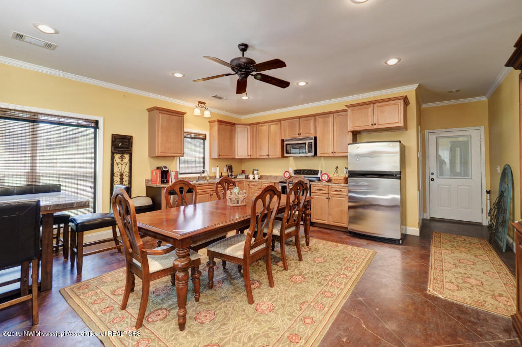 650 Oakley Road Senatobia, MS 38668 - Photo 47 of 57 Pool House Apartment