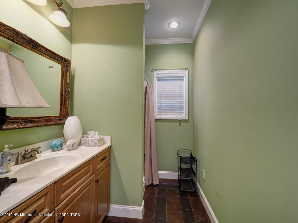 650 Oakley Road Senatobia, MS 38668 - Photo 49 of 57 Apartment Bathroom