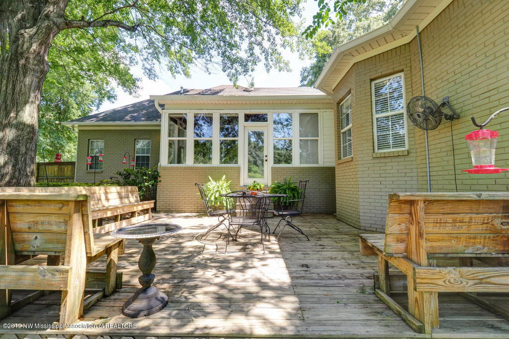 650 Oakley Road Senatobia, MS 38668 - Photo 10 of 57 Shaded Back Deck