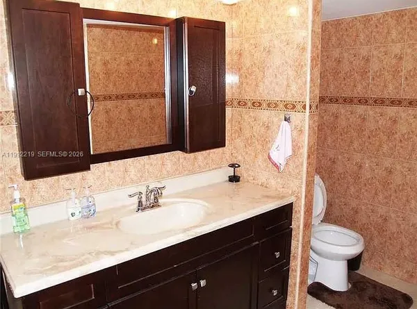 $2,300 | 1865 South Ocean Drive, Unit 2B, Hallandale Beach, FL 33009