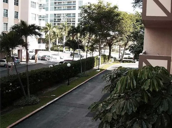 $2,300 | 1865 South Ocean Drive, Unit 2B, Hallandale Beach, FL 33009
