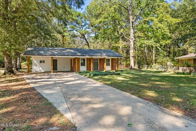 $155,000 | 206.5 Gordon Drive, Batesville, MS 38606
