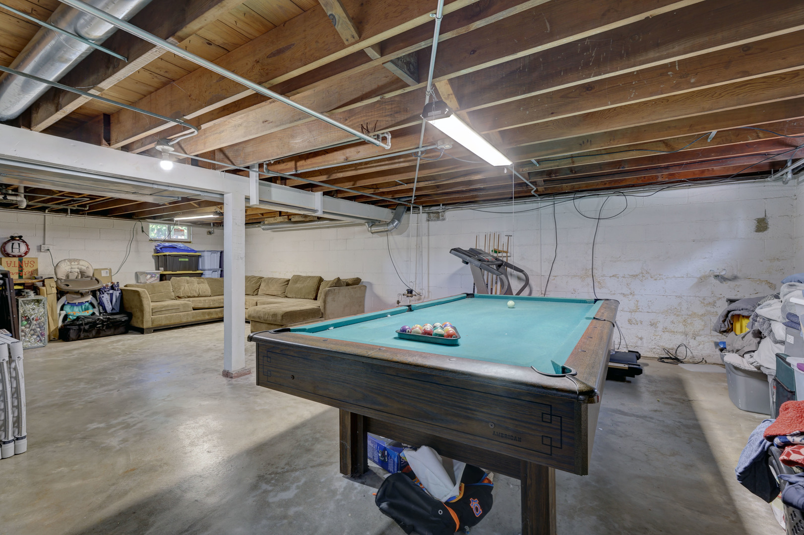 407 West Taylor Road Lombard, IL 60148 - Photo 21 of 33 a view of a room with gym equipment