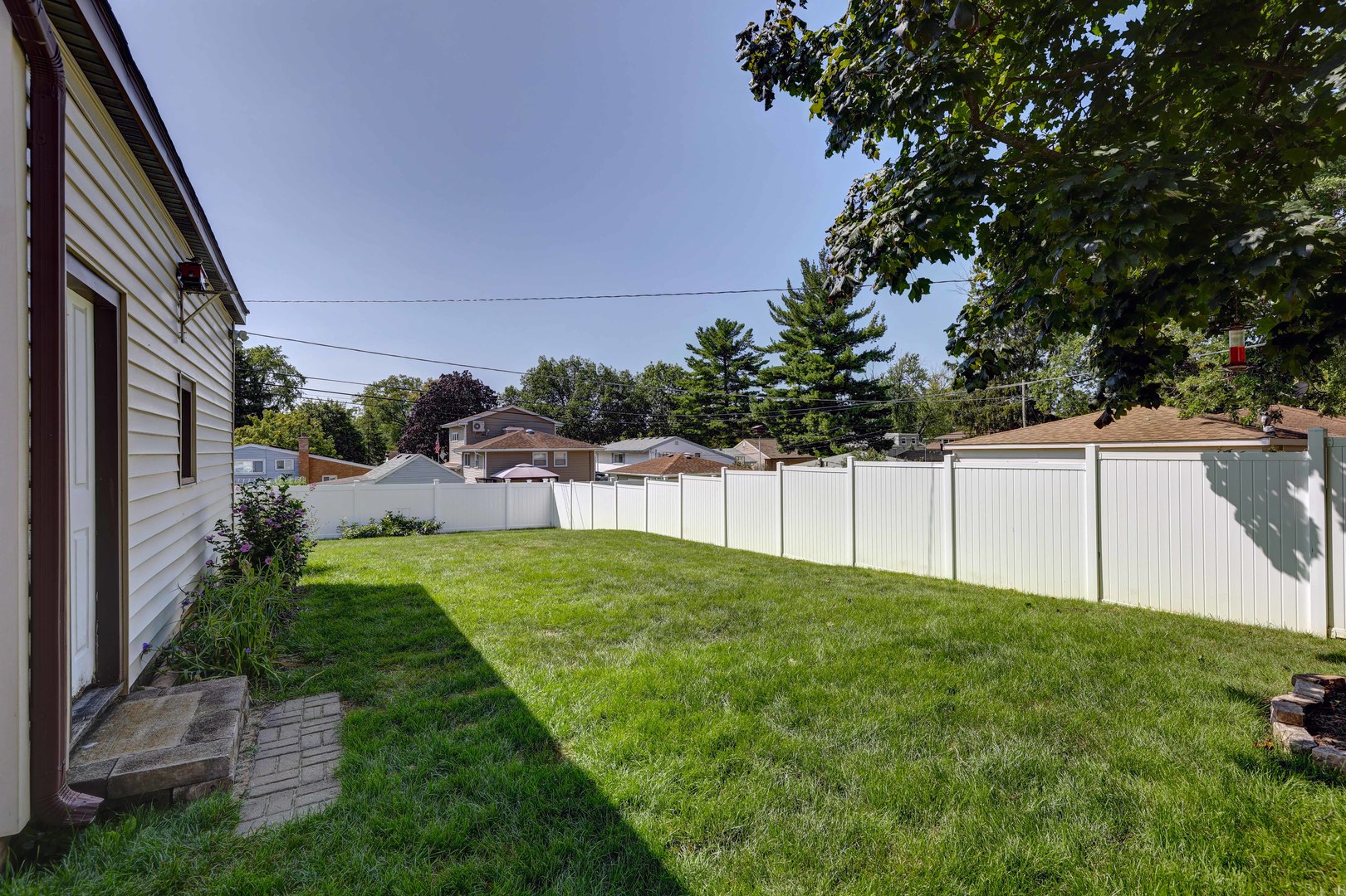 407 West Taylor Road Lombard, IL 60148 - Photo 25 of 33 a backyard of a house with lots of green space