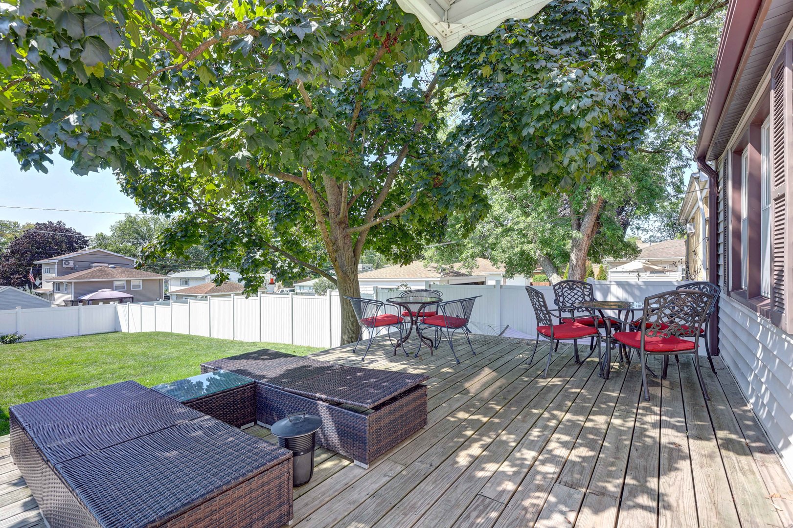 407 West Taylor Road Lombard, IL 60148 - Photo 26 of 33 an outdoor space with seating
