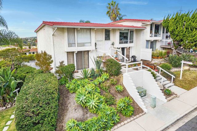 an outdoor view of house with outdoor seating