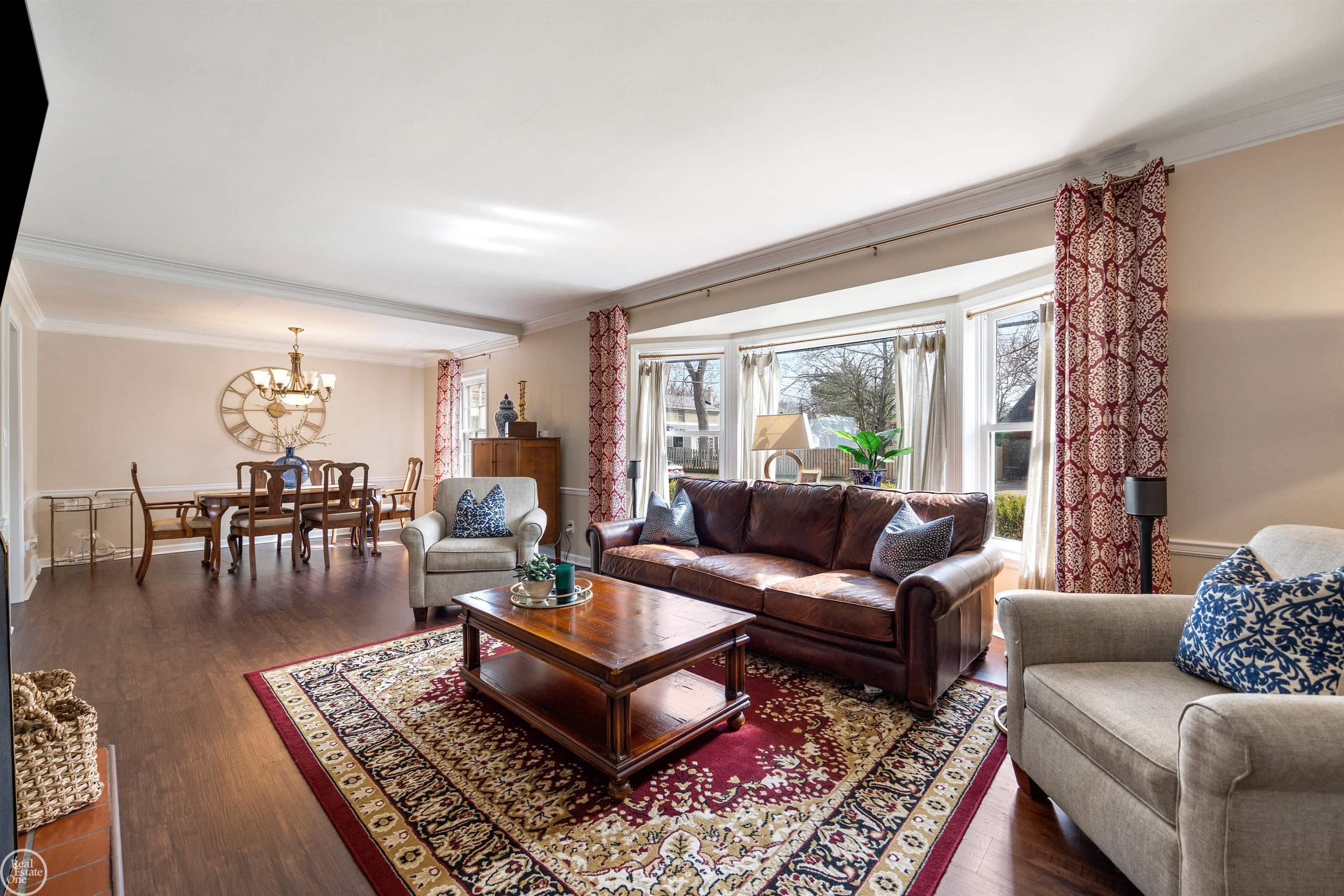 704 Pemberton Road Grosse Pointe, MI 48230 - Photo 13 of 75 50135490-5efd5380-13b8-4a4d-b3f7-fd44a9f50da0.JPG