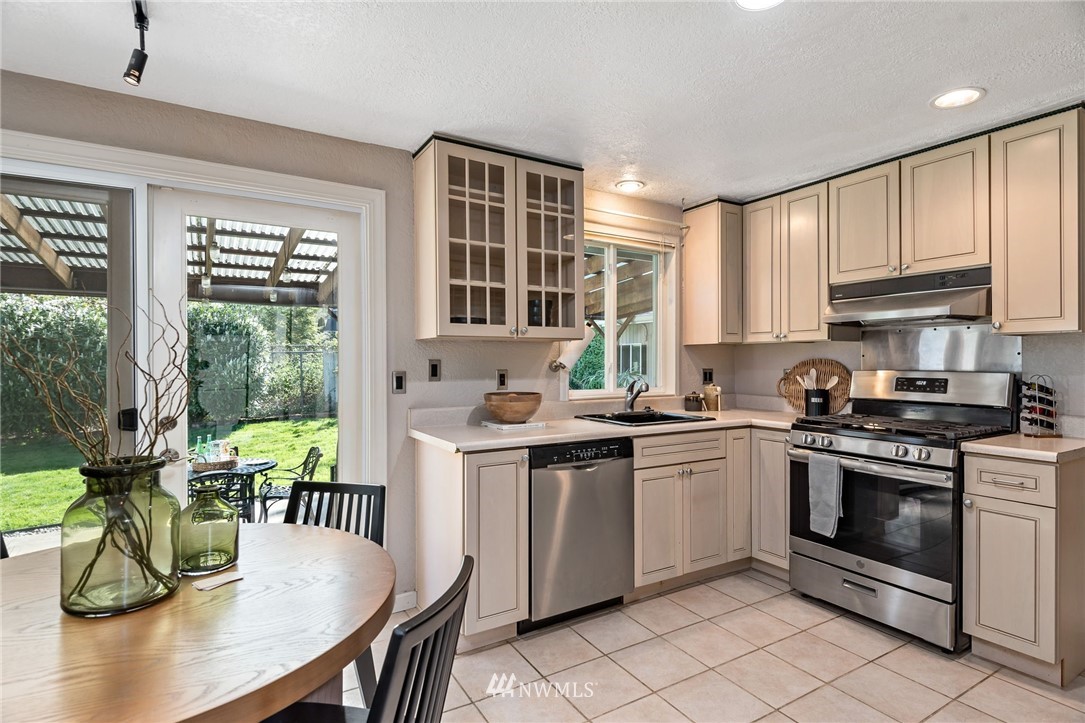 19117 27th Drive Southeast Bothell, WA 98012 - Photo 5 of 27 Gallery Image 5