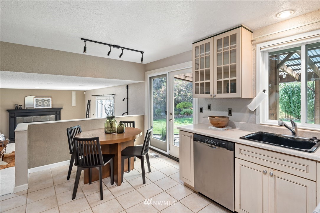 19117 27th Drive Southeast Bothell, WA 98012 - Photo 6 of 27 Gallery Image 6