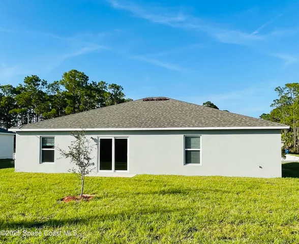 front view of house with a yard