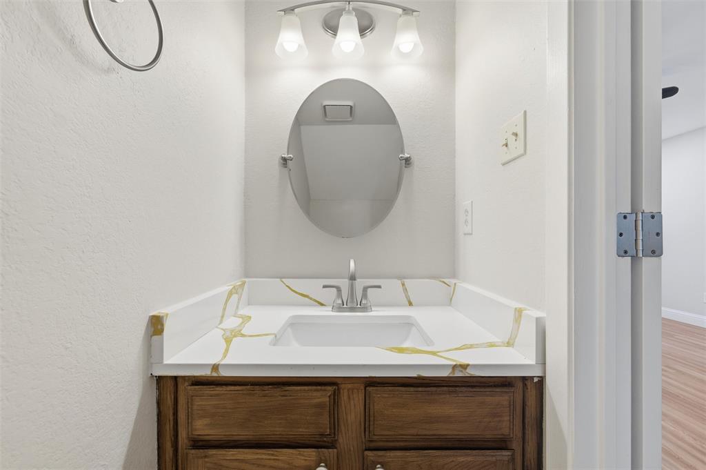 112 Churchill Lane Euless, TX 76039 - Photo 13 of 33