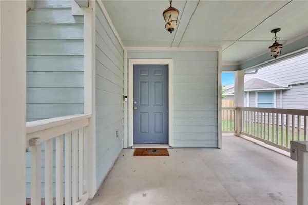 a view of entryway with a front door