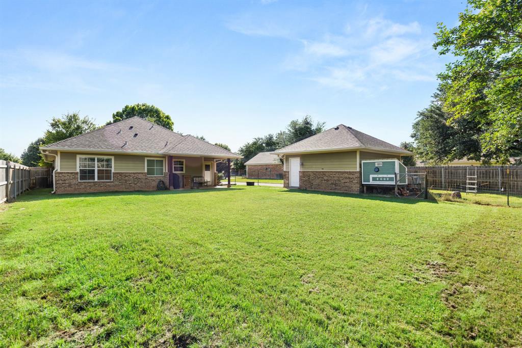 10609 Aquilla Trail Waco, TX 76708 - Photo 8 of 30 Expansive green lawn with a privacy fence bordering the property