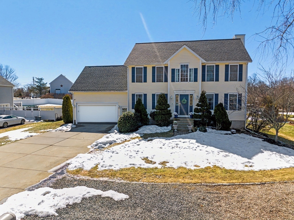 485 Whetstone Hill Road Somerset, MA 02726 - Photo 2 of 41 a front view of a house