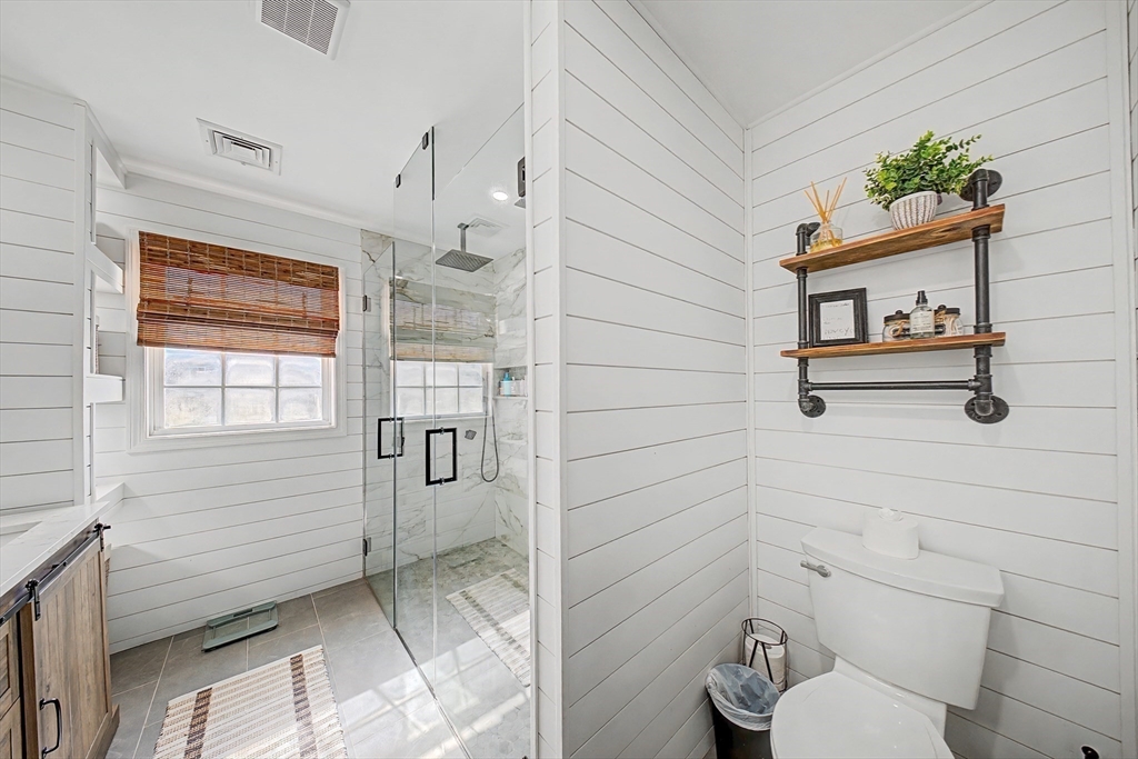 485 Whetstone Hill Road Somerset, MA 02726 - Photo 23 of 41 a bathroom with a toilet