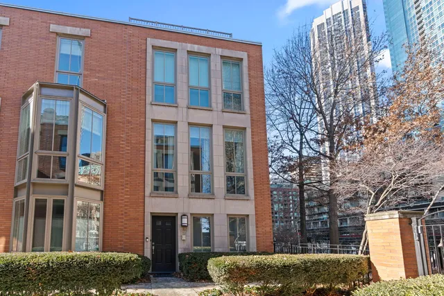 $12,500 | 424 East North Water Street, Unit H, Chicago, IL 60611