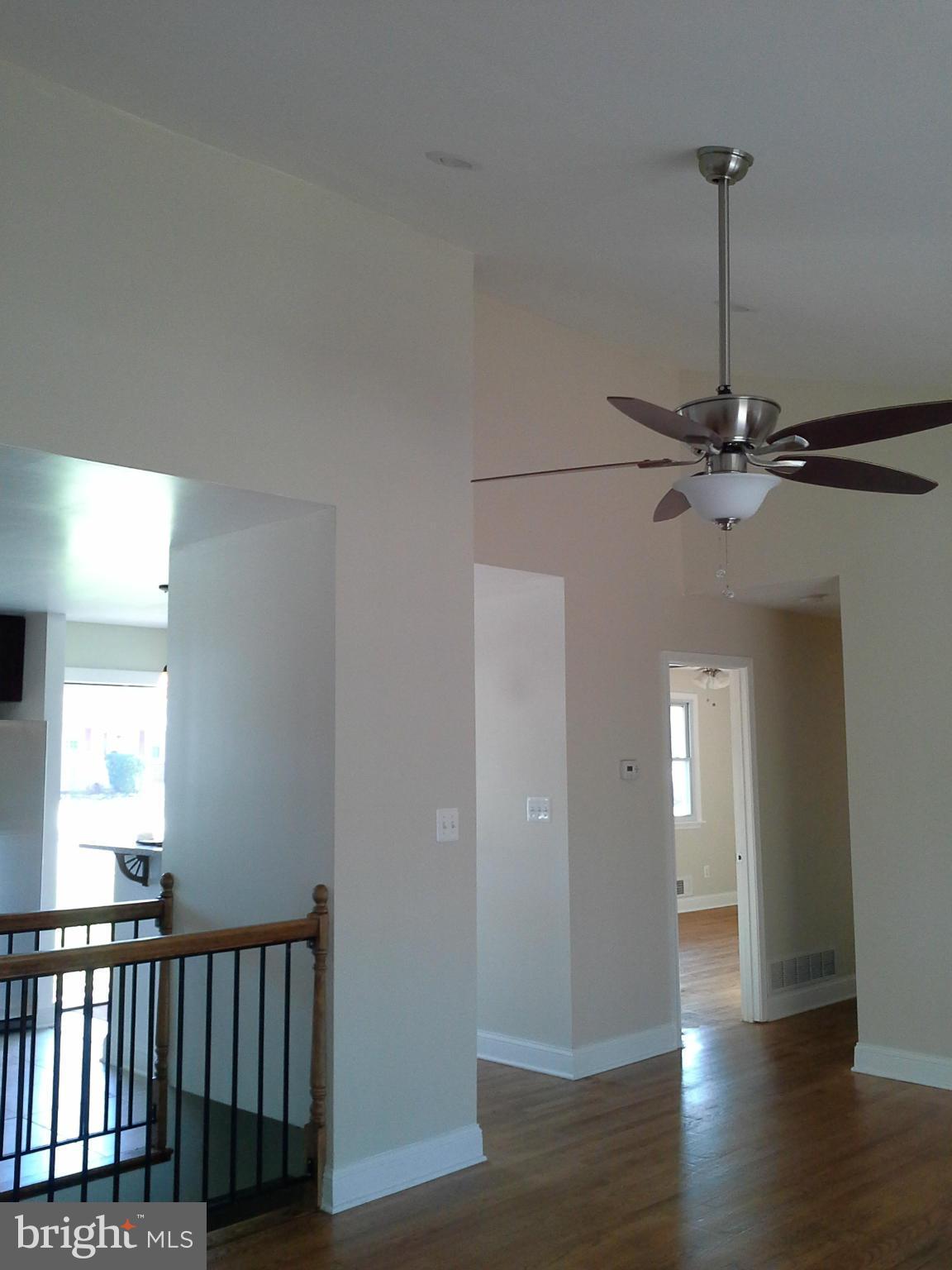 6217 Commons Road Baltimore, MD 21237 - Photo 13 of 30 Living Room