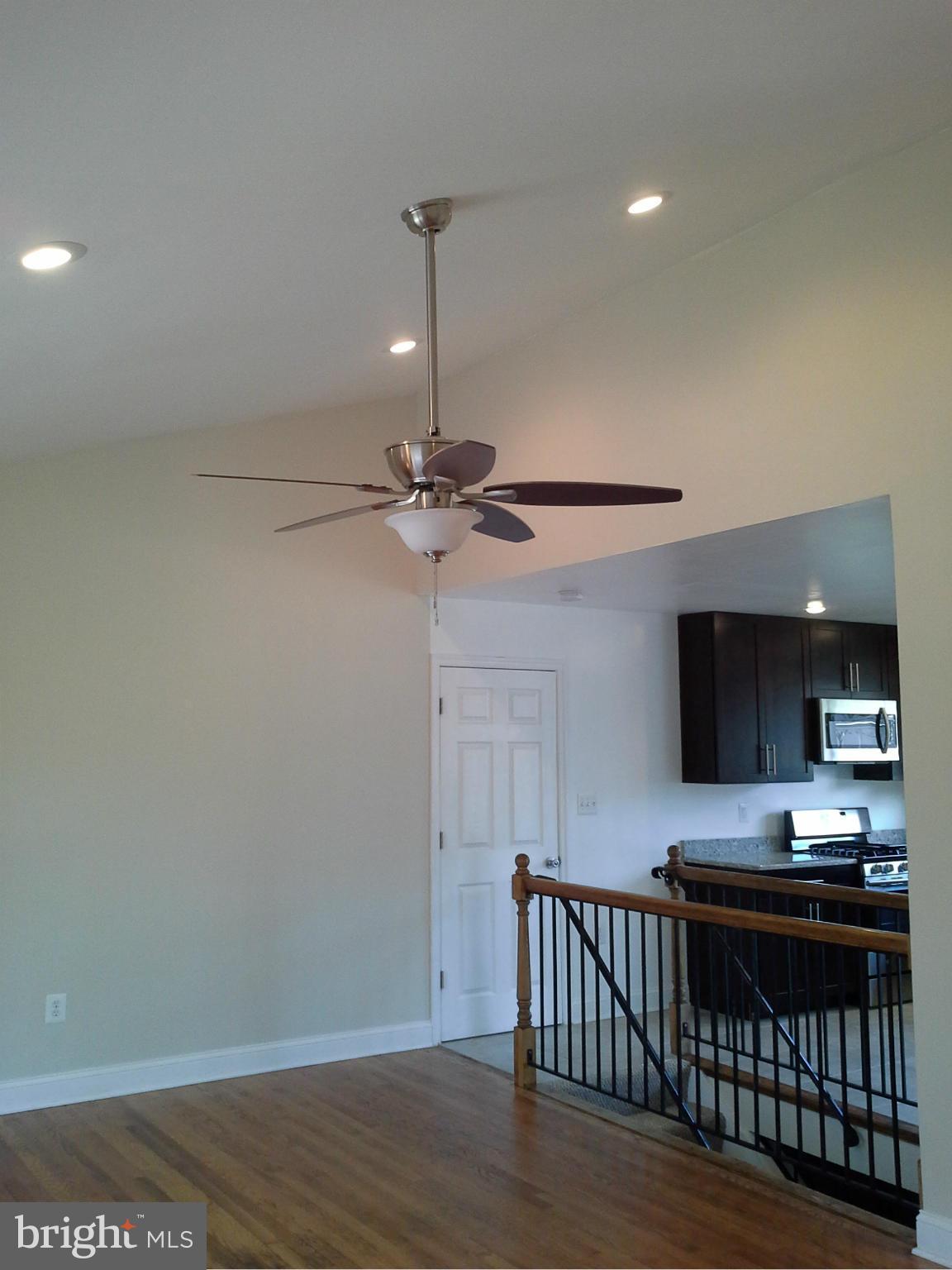 6217 Commons Road Baltimore, MD 21237 - Photo 14 of 30 Living Room