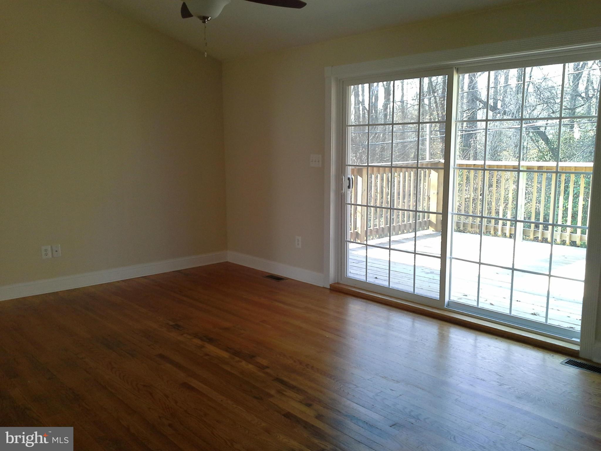 6217 Commons Road Baltimore, MD 21237 - Photo 15 of 30 Living Room