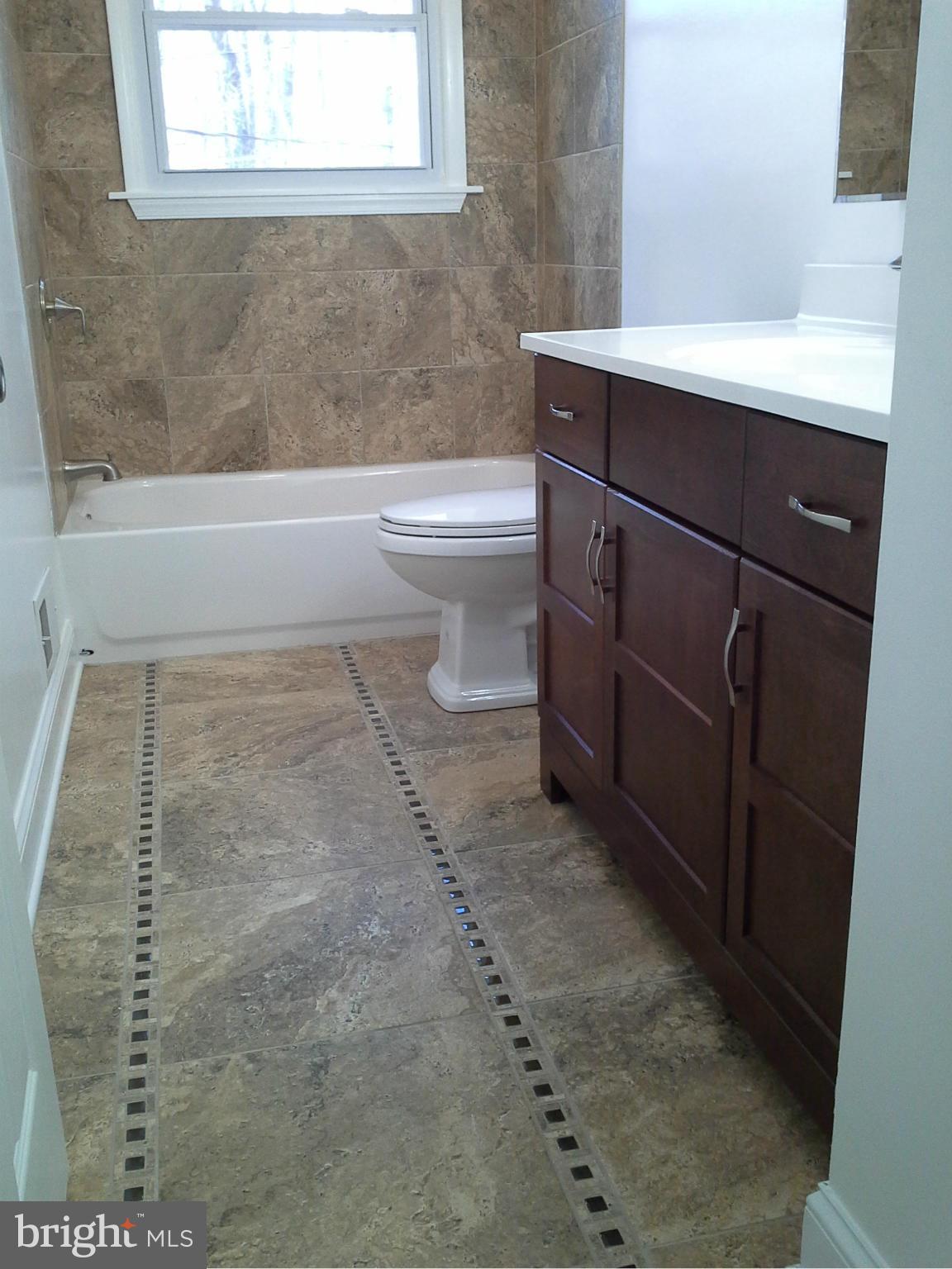 6217 Commons Road Baltimore, MD 21237 - Photo 17 of 30 Bath