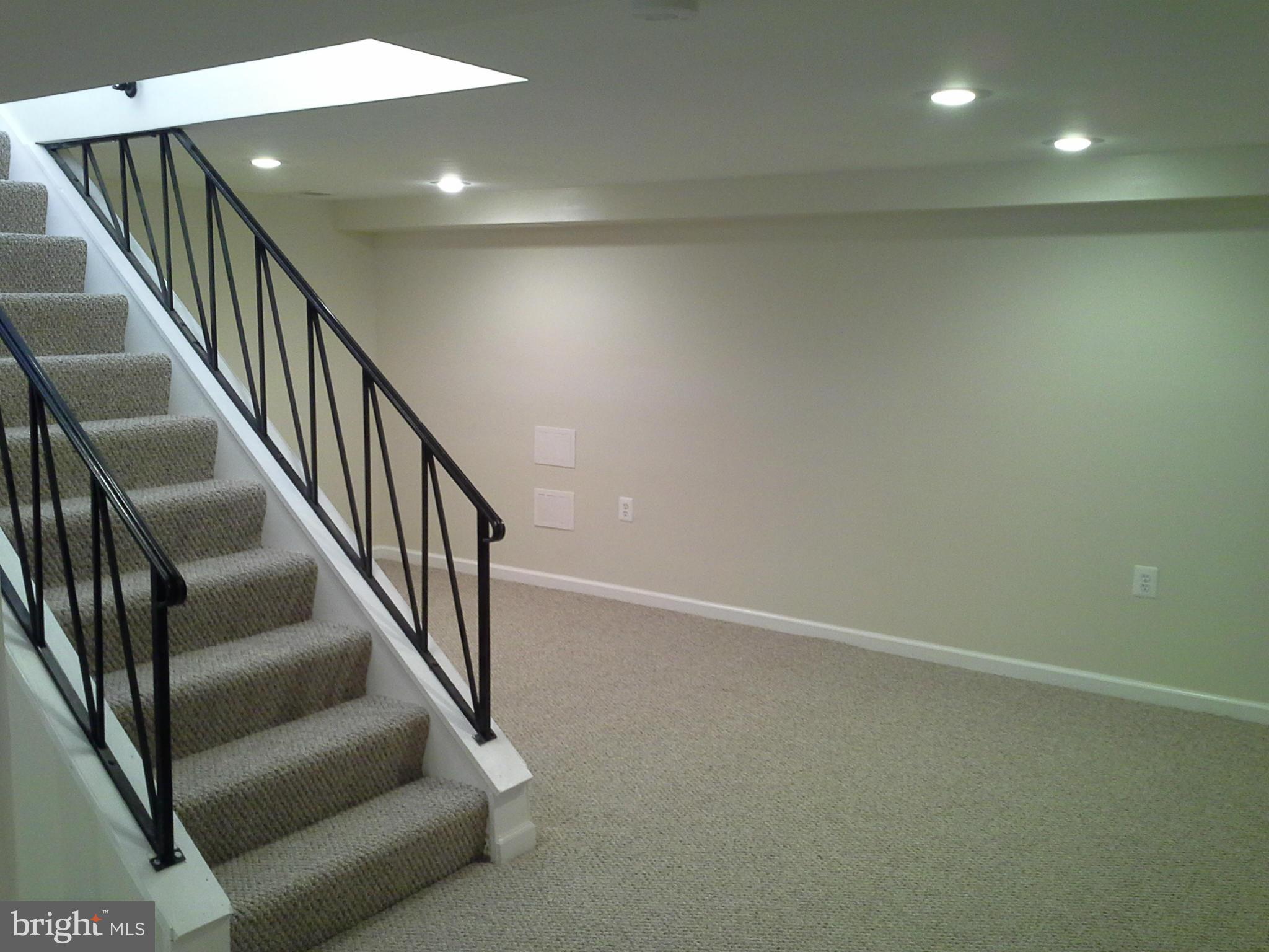 6217 Commons Road Baltimore, MD 21237 - Photo 24 of 30 An office or study area.