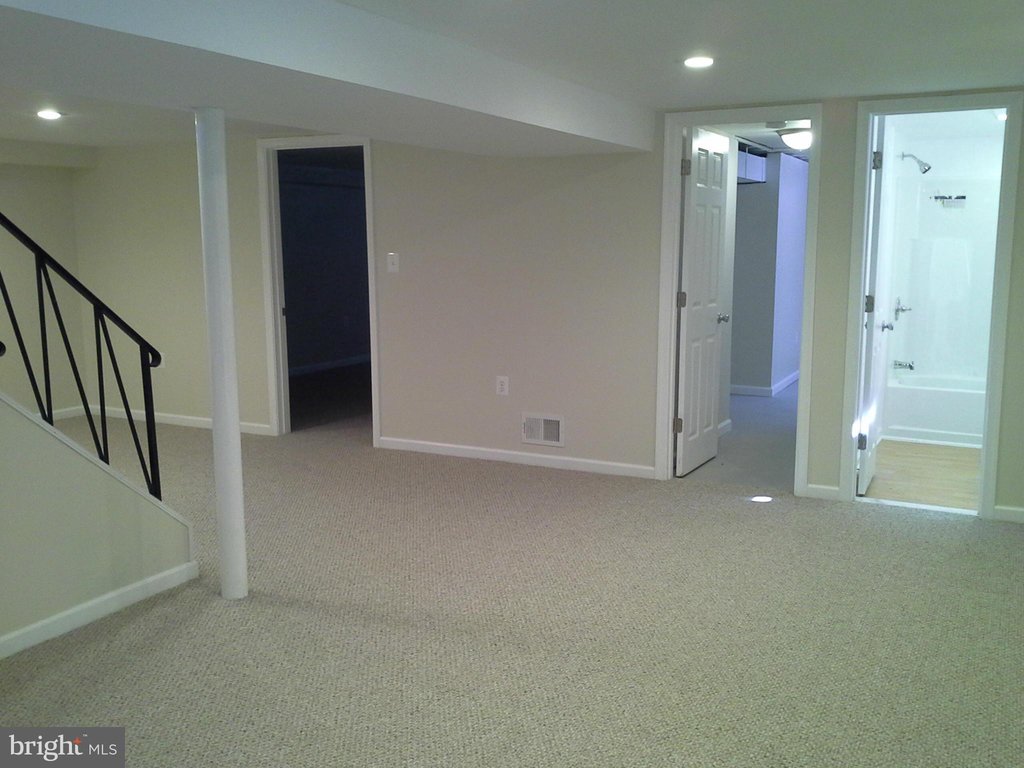 6217 Commons Road Baltimore, MD 21237 - Photo 26 of 30 Family Room