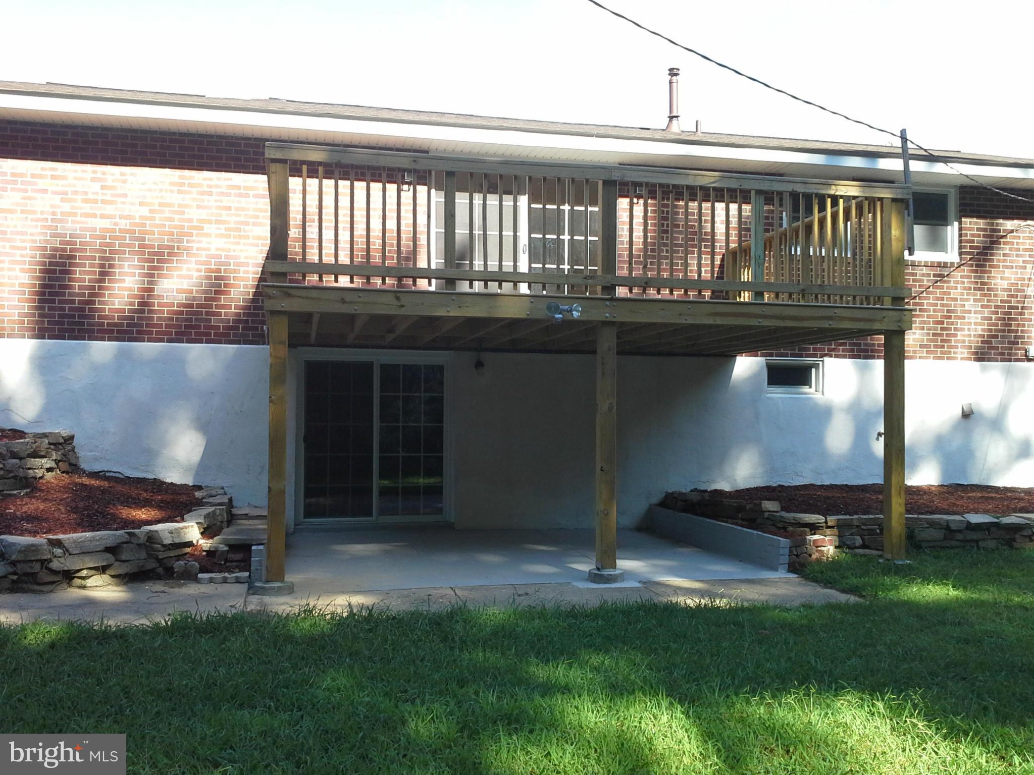 6217 Commons Road Baltimore, MD 21237 - Photo 4 of 30 Large deck from living room and patio from family