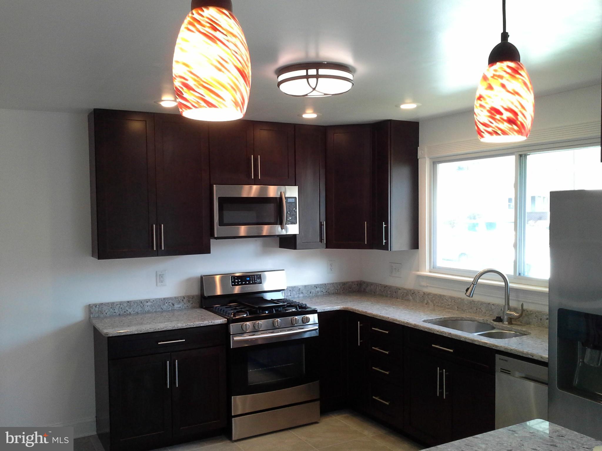 6217 Commons Road Baltimore, MD 21237 - Photo 7 of 30 Kitchen