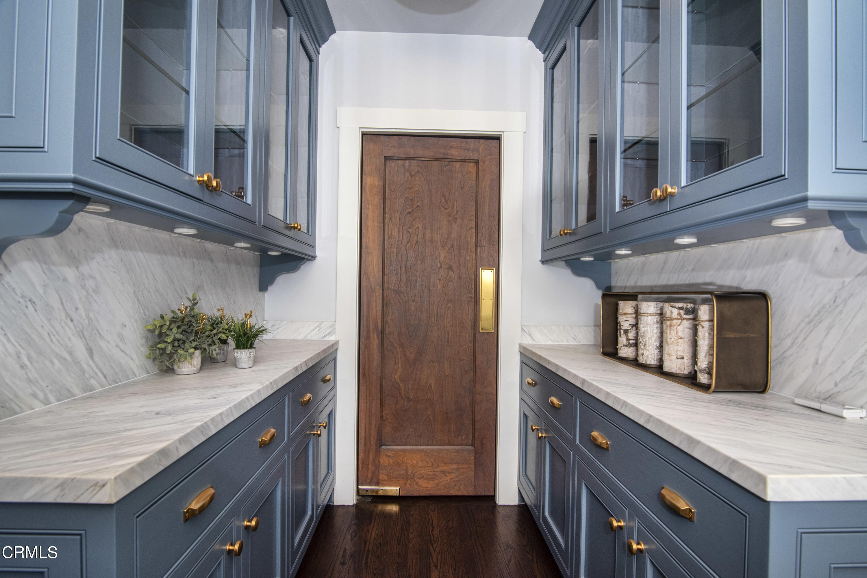 851 Fairfield Circle Pasadena, CA 91106 - Photo 12 of 75 Butler's Pantry