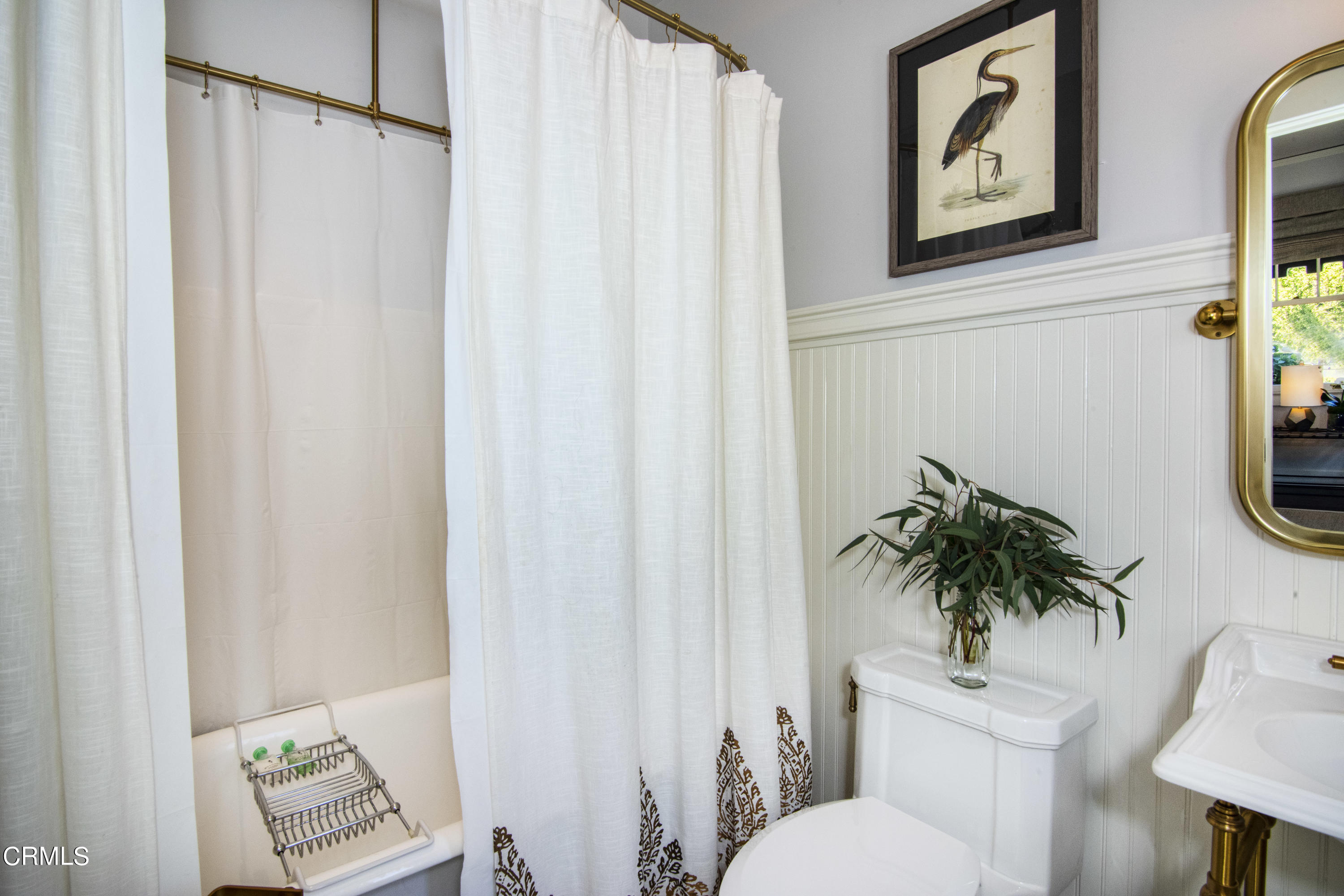 851 Fairfield Circle Pasadena, CA 91106 - Photo 28 of 75 Guest Suite Bathroom