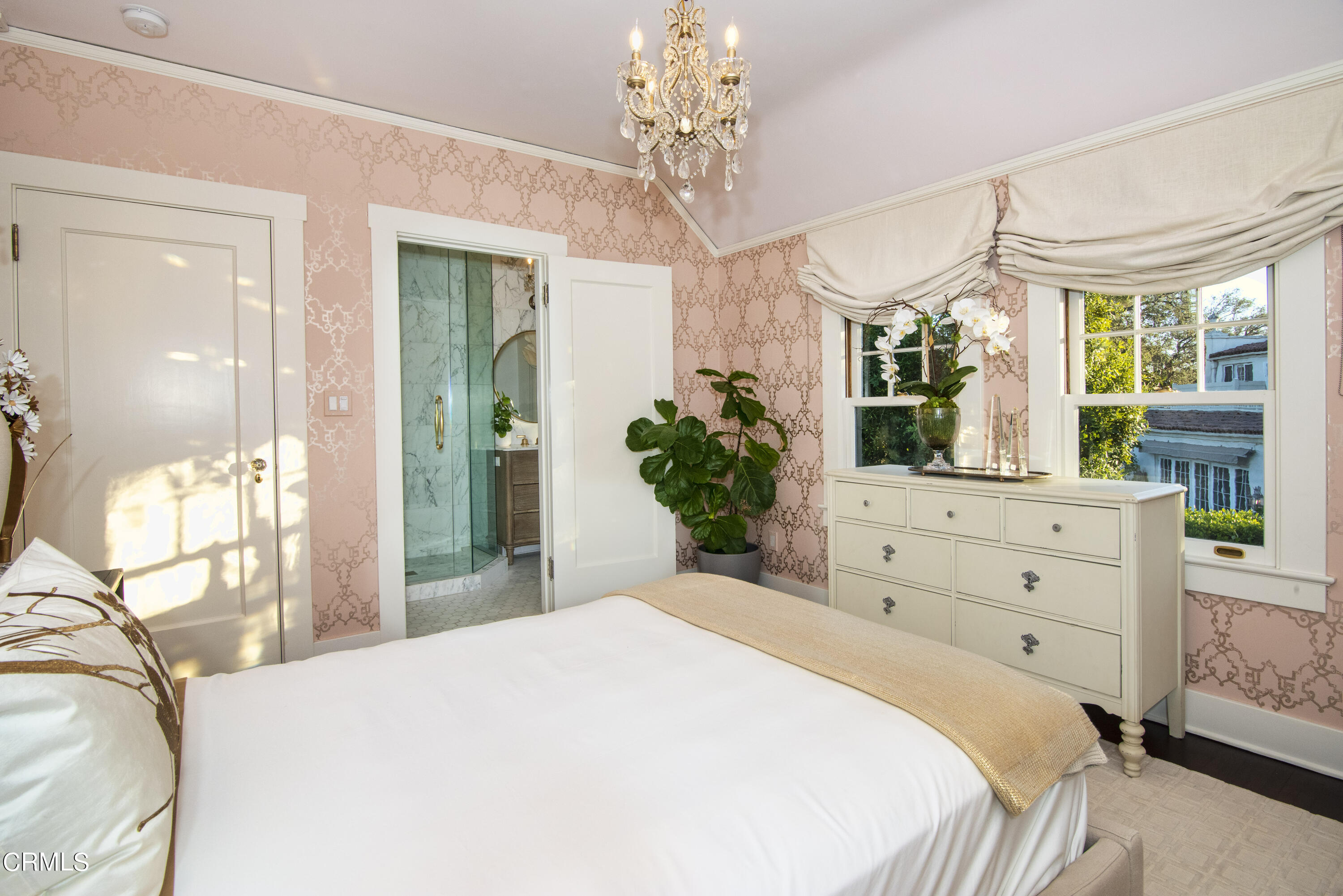 851 Fairfield Circle Pasadena, CA 91106 - Photo 49 of 75 Girl's Bedroom Suite