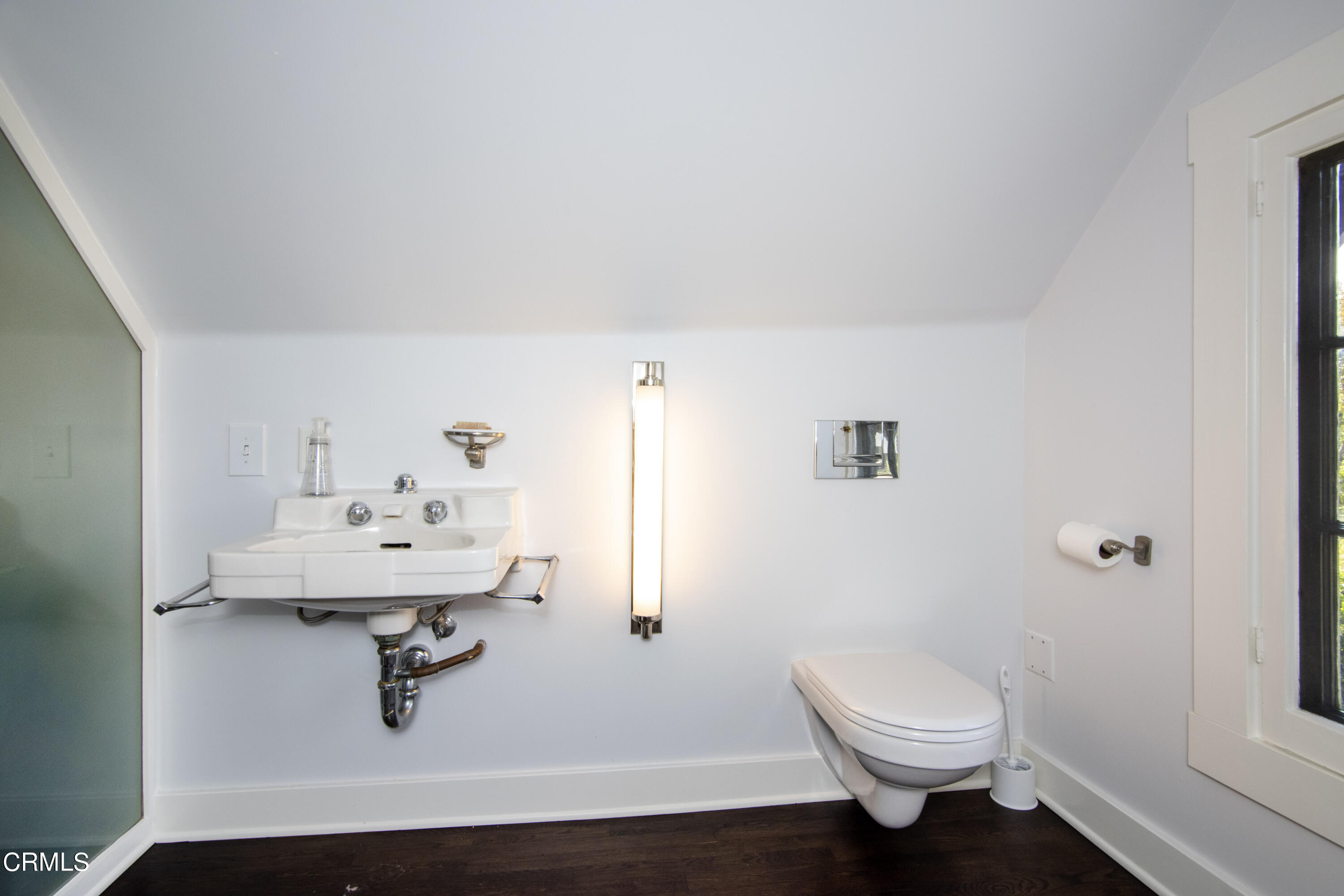 851 Fairfield Circle Pasadena, CA 91106 - Photo 57 of 75 3rd Floor 1/2 Bathroom