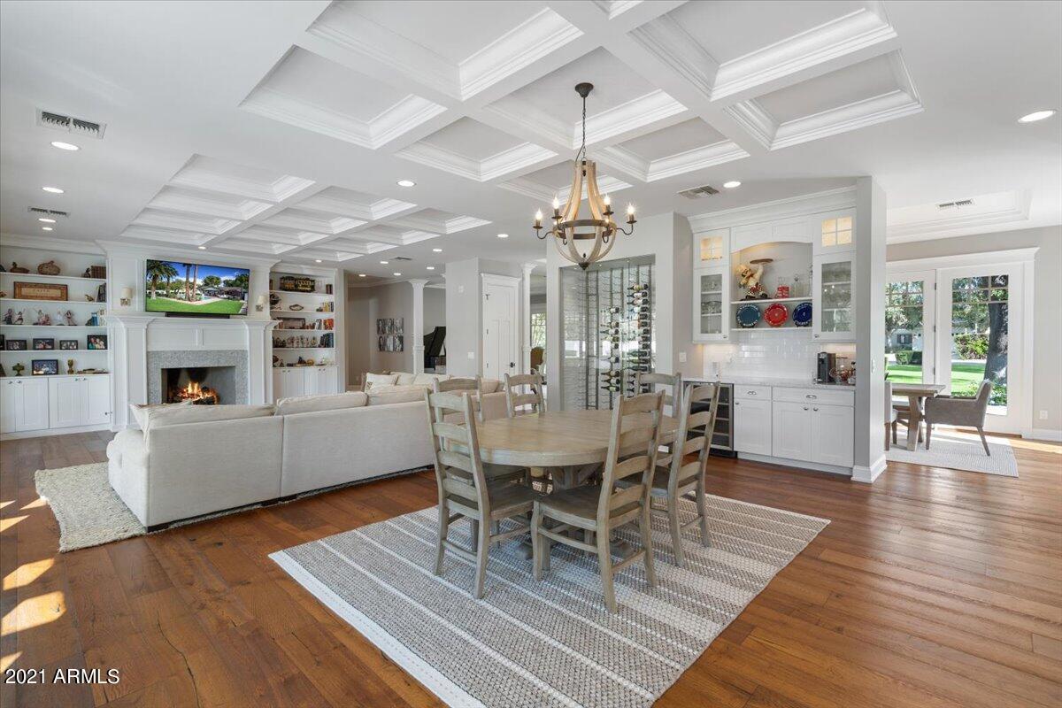 7020 North Wilder Road Phoenix, AZ 85021 - Photo 29 of 75 30-Breakfast Area