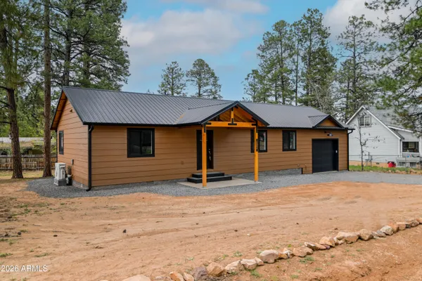 $436,500 | 1982 Christmas Pine Road, Overgaard, AZ 85933