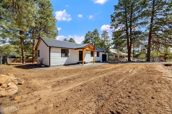 $436,500 | 1982 Christmas Pine Road, Overgaard, AZ 85933