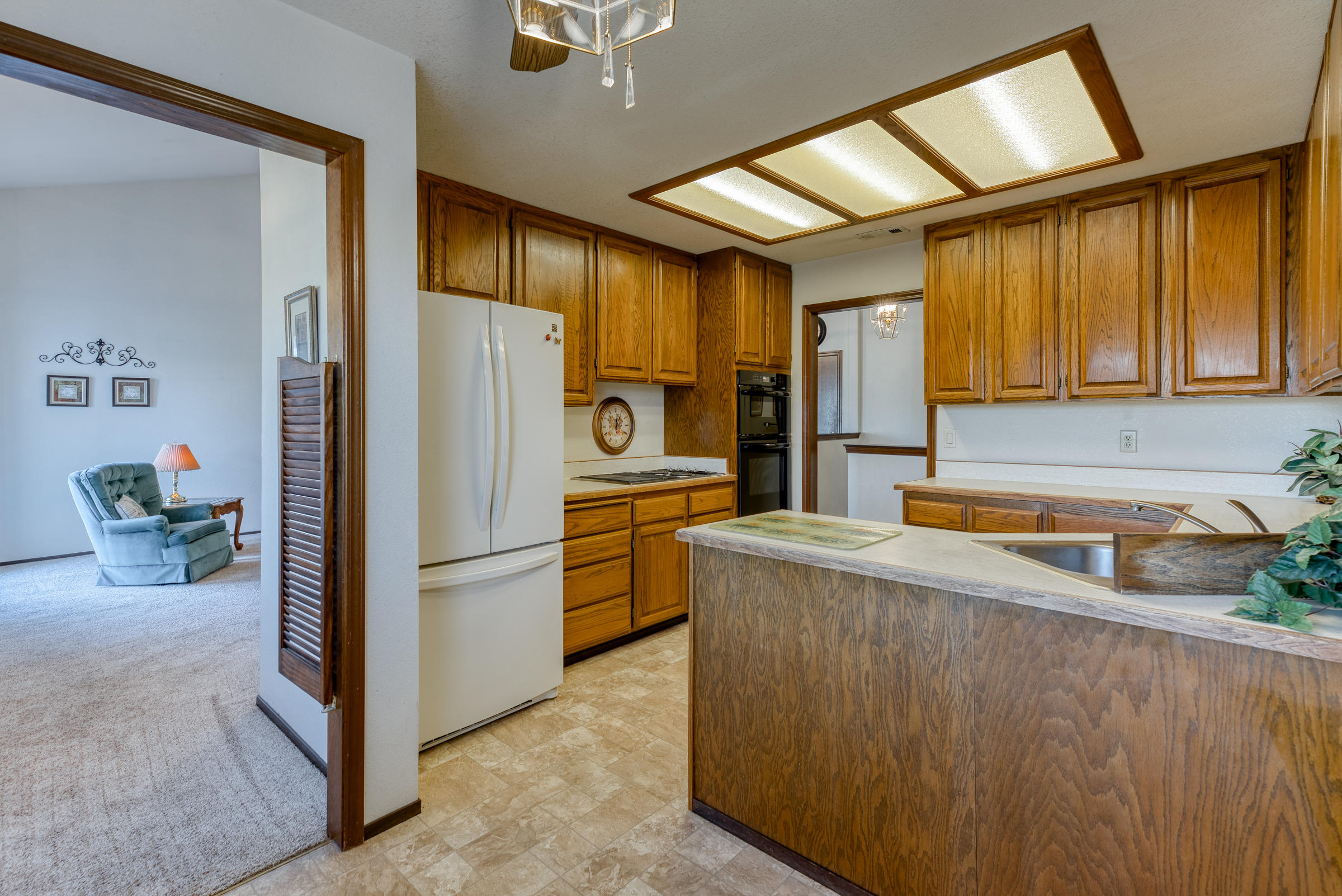 210 Ridgetop Drive Redding, CA 96003 - Photo 8 of 21 Kitchen