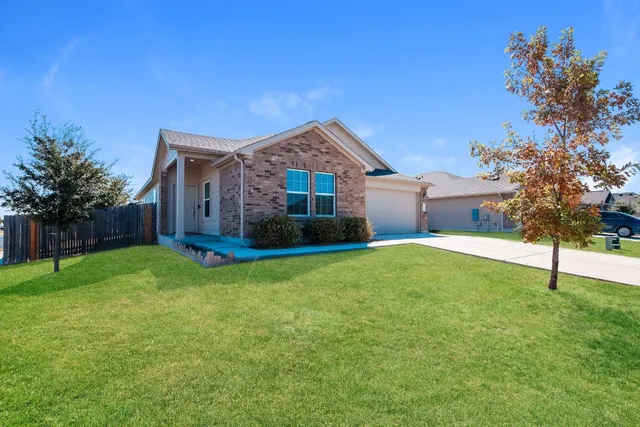 $1,900 | 110 Sophora Drive, Hutto, TX 78634