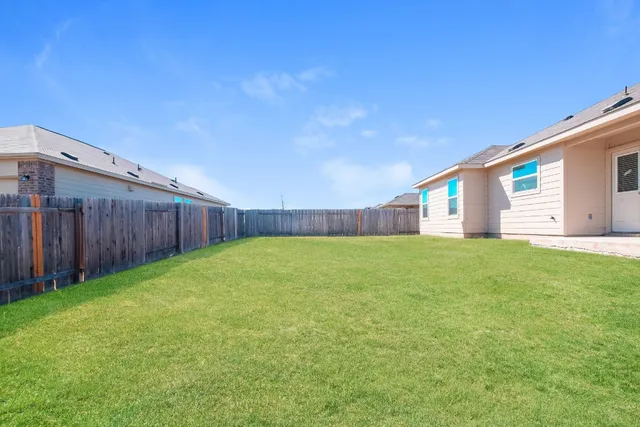 $1,900 | 110 Sophora Drive, Hutto, TX 78634