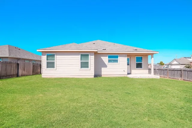 $1,900 | 110 Sophora Drive, Hutto, TX 78634