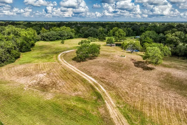 $799,000 | 515 Highway 543 Loop, West Point, TX 78963