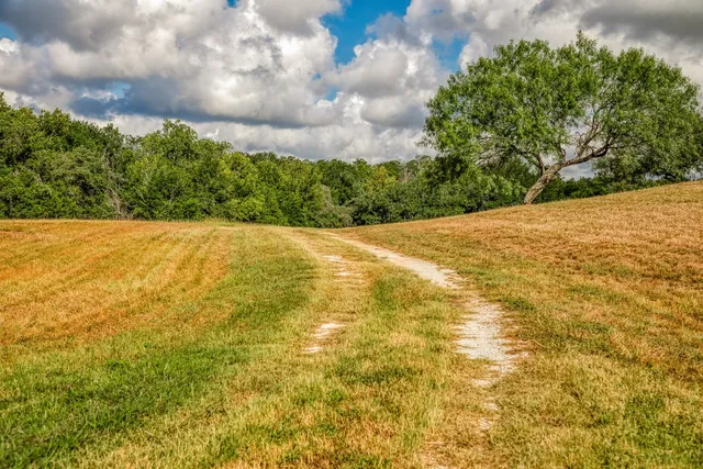 $799,000 | 515 Highway 543 Loop, West Point, TX 78963