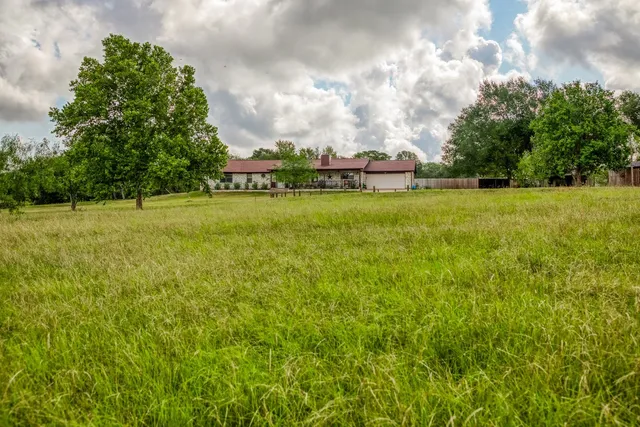 $799,000 | 515 Highway 543 Loop, West Point, TX 78963