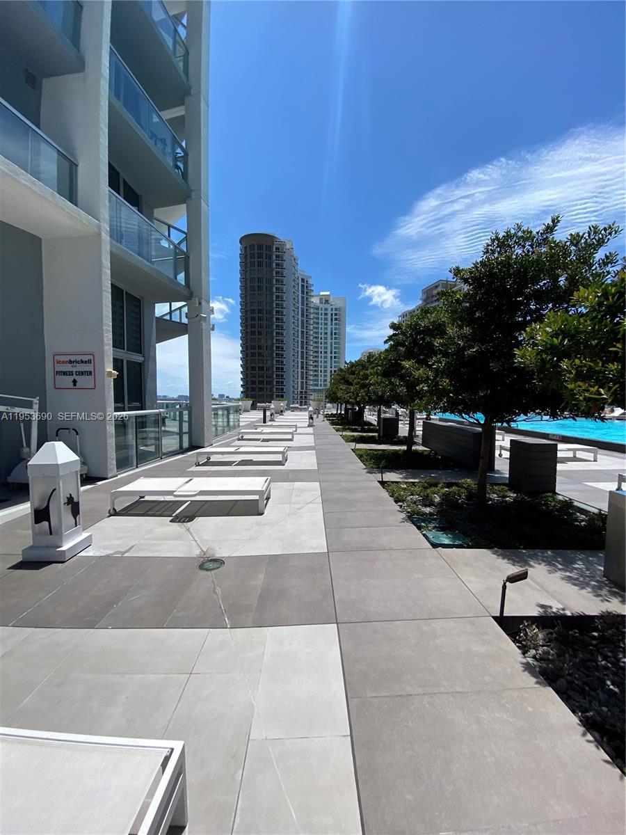 465 Brickell Avenue, Unit 3004 Miami, FL 33131 - Photo 14 of 17 a lobby view with a couch