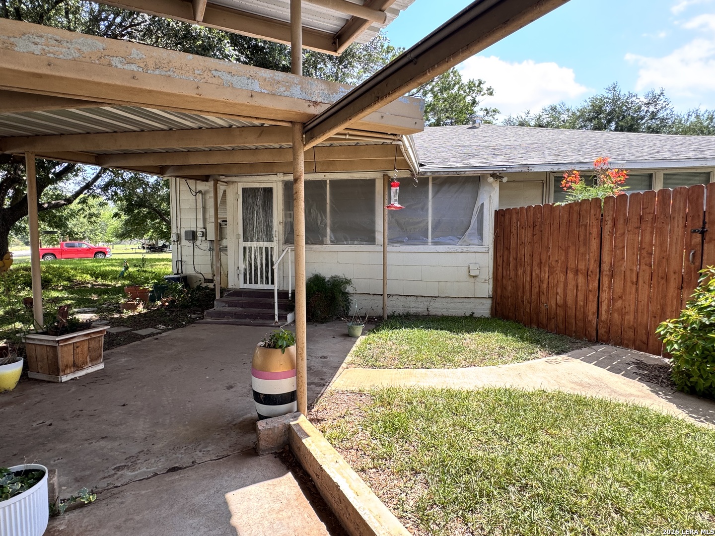 604 East Rio Grande Street Pearsall, TX 78061 - Photo 9 of 31