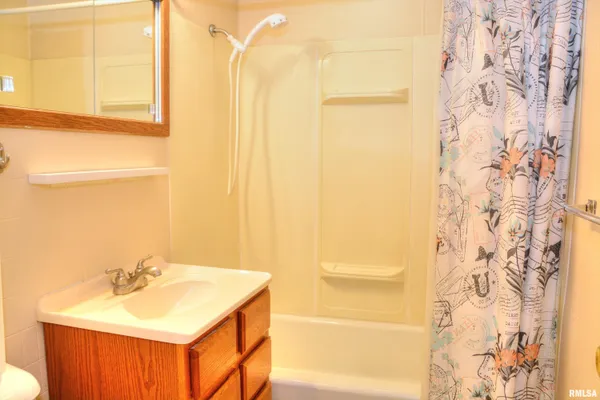$96,000 | 439 East Yeiser Street, Macomb, IL 61455