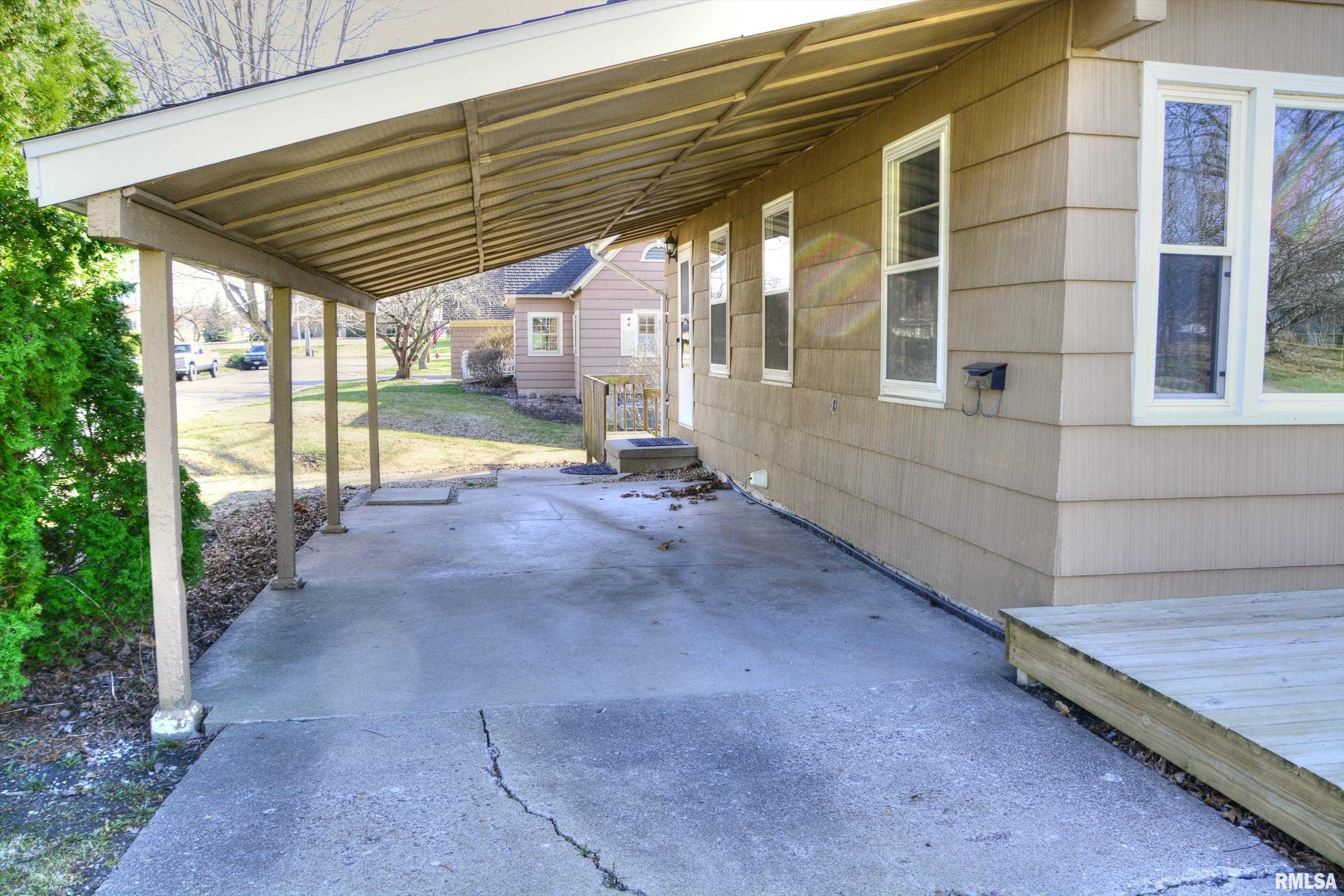 439 East Yeiser Street Macomb, IL 61455 - Photo 2 of 20