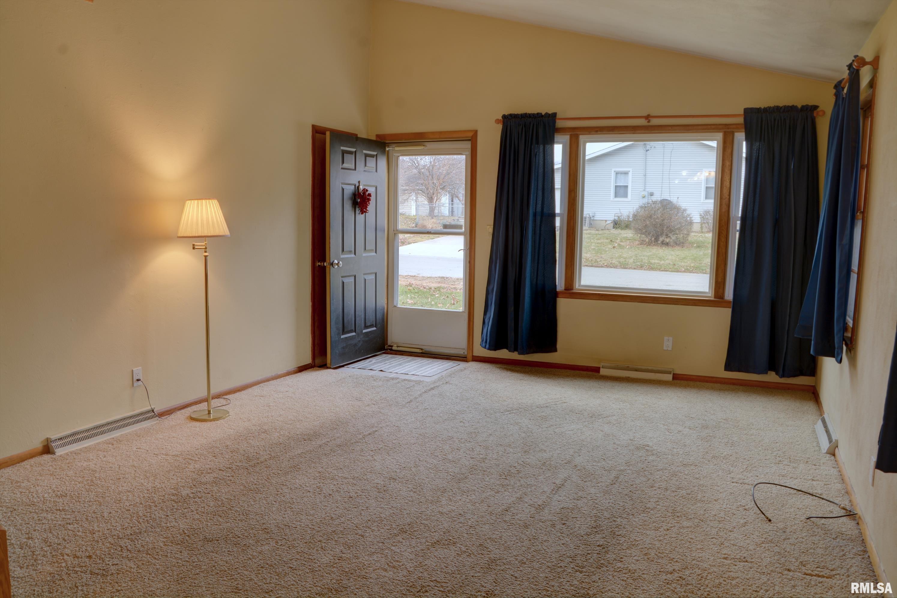 439 East Yeiser Street Macomb, IL 61455 - Photo 5 of 20